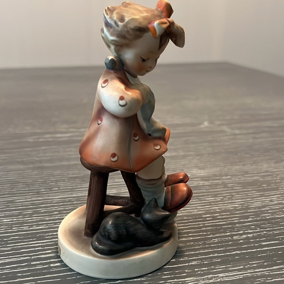 Vintage M.I. Hummel # 133 Mother’s Helper figurine. TMK 3 1960’s - Picture 7 of 8
